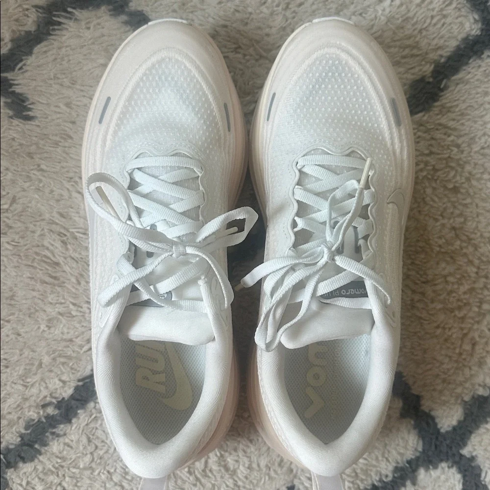 Nike Vomero Plus road running shoes.  Sz 8.5. Summit White/Chalk/Platium - Picture 5 of 8
